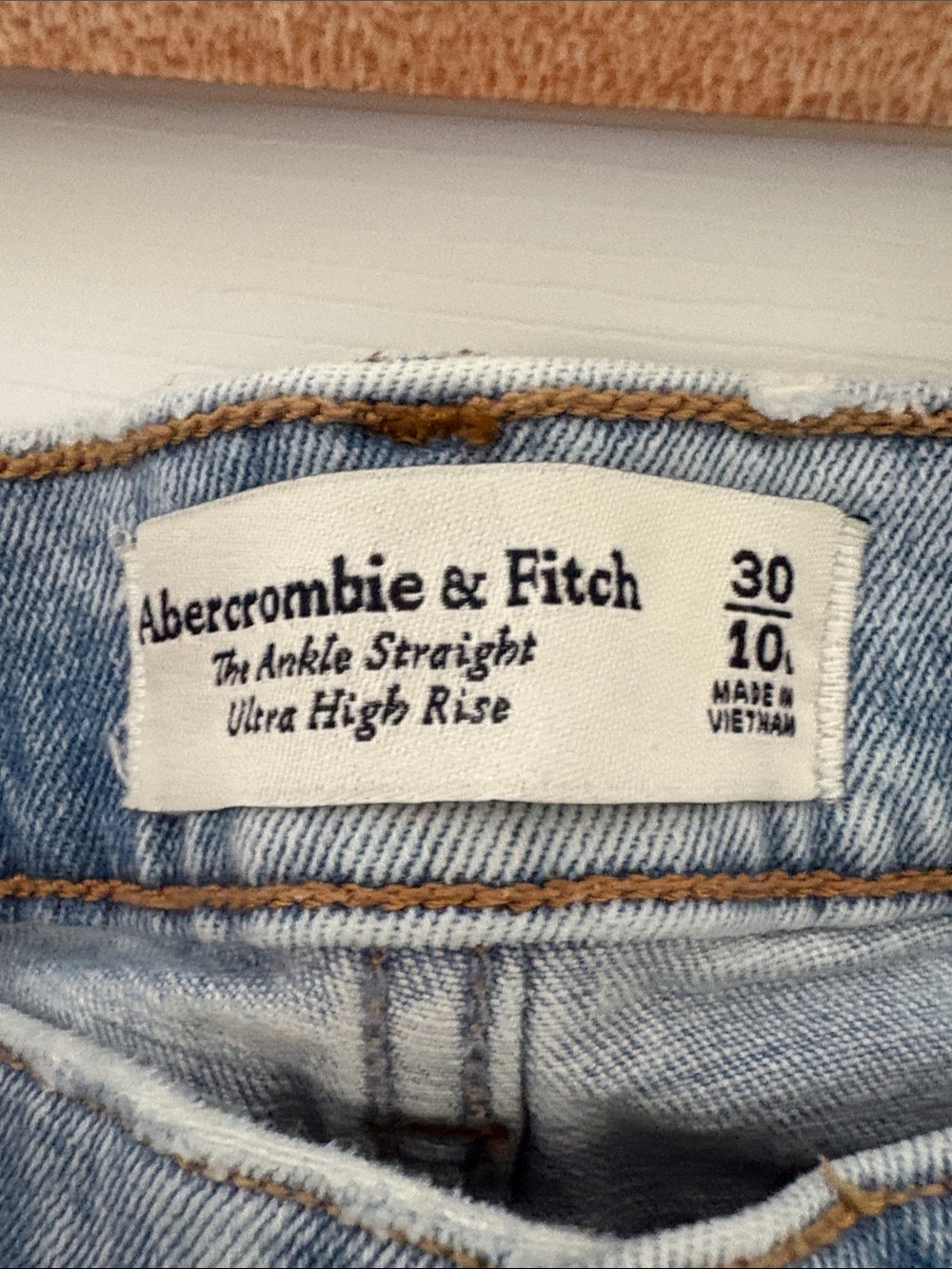 Abercrombie & Fitch - The Ankle Straight Ultra High Rise Jean - 30/10L